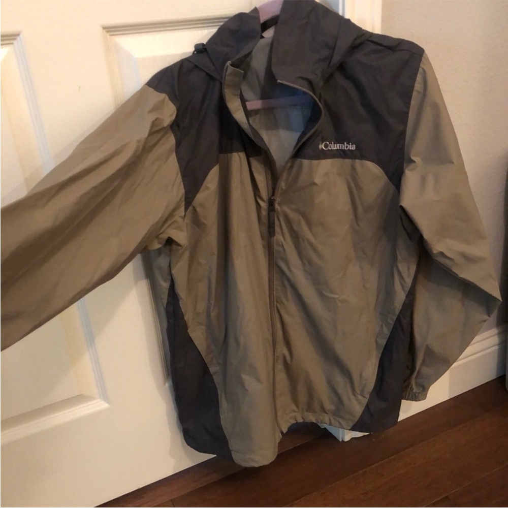 Men’s Columbia rain jacket